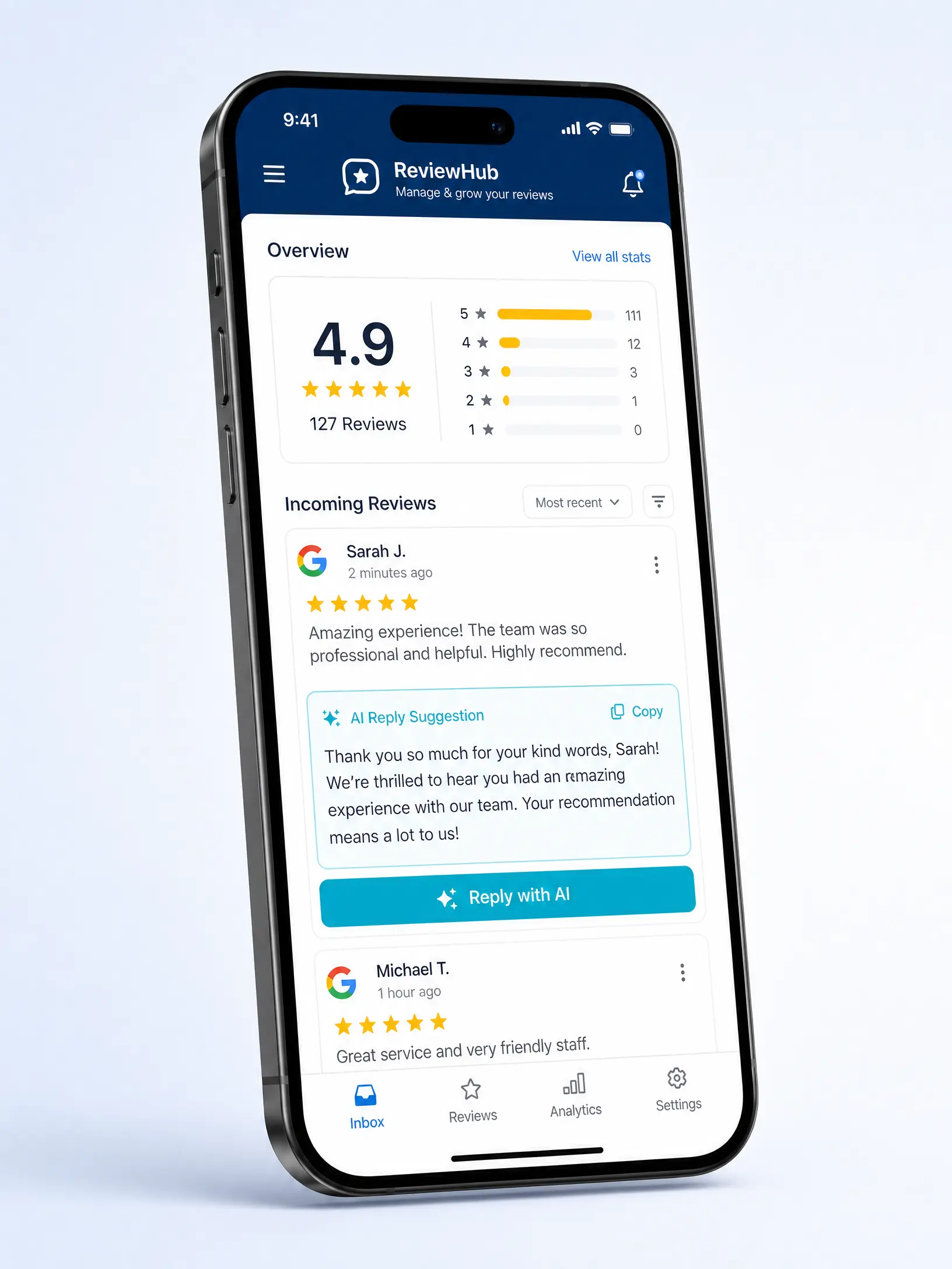 gD Data Bewertungsmanagement auf dem Smartphone — KI-generierte Antworten auf Google-Bewertungen